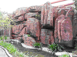 深业-康怡花园之假山置石水景，是惯用了园艺工程体现手法。